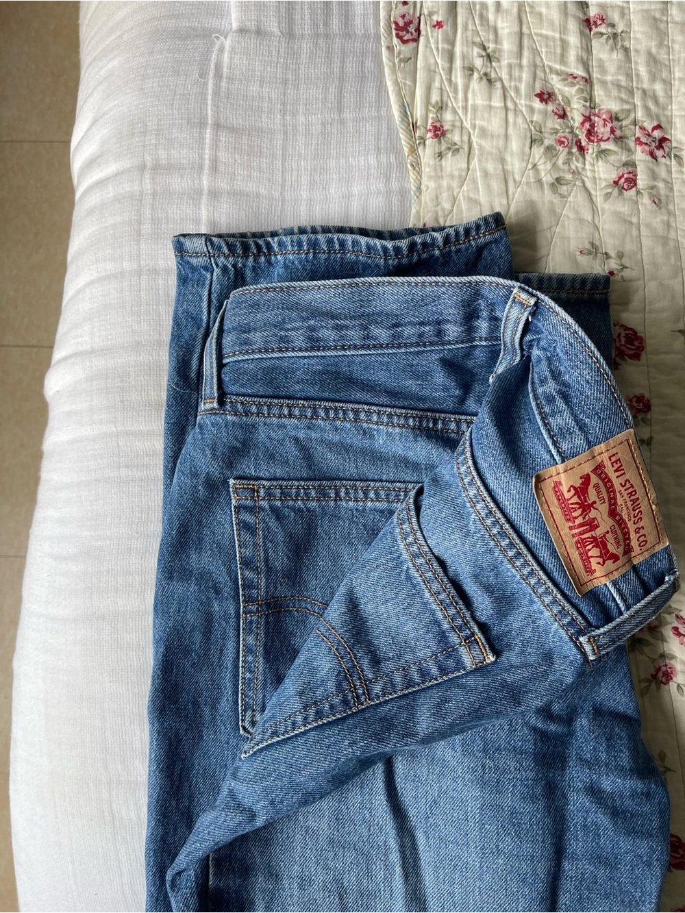 Levi's Women's Light Blue Boyfriend Jeans - Classic Denim